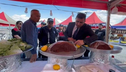 Tezgâhta sinekli et, bozuk ürün tespit edildi Eğirdirde Yöresel Pazar mühürlendi