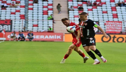 Trendyol Süper Lig: Antalyaspor: 0 - Gaziantep FK: 0 (İlk yarı)