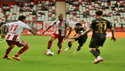 Trendyol Süper Lig: Antalyaspor: 0 - Trabzonspor: 0 (İlk yarı)