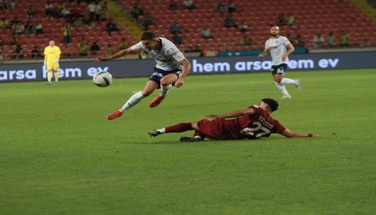 Trendyol Süper Lig: Hatayspor: 1 - Fenerbahçe: 1 (İlk yarı)