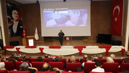 Türkiyenin ilk astronotu Alper Gezeravcı ATÜde öğrencilerle buluştu