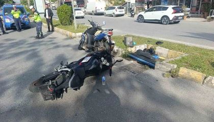 Yaya geçidine dönmeye çalışırken kaza yaptı: 1 yaralı