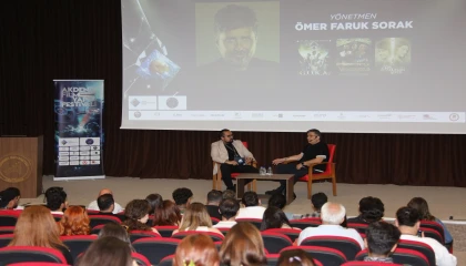 Yönetmen Ömer Faruk Sorak, Akdeniz Üniversitesinde öğrencilerle buluştu
