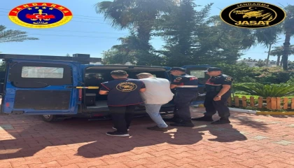 25 yıl 8 ay hapis cezası bulunan şahıs, jandarma operasyonuyla yakalandı
