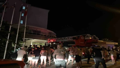 5 yıldızlı oteldeki yangında tahliye edilen 622 turist civar otellere yerleştirildi