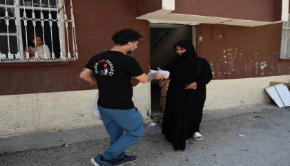 Adanada ihtiyaç sahibi ailelere et dağıtıldı