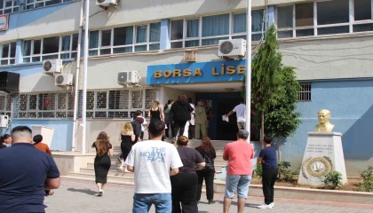 Adanada sınava geç kalan öğrencileri polis yetiştirdi