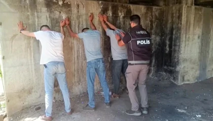 Adanada uyuşturucu denetimi: 65 şüpheli yakalandı