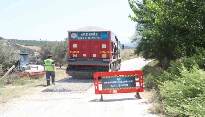 Akdenizde tarım yolları yenileniyor