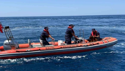 Alanya Kalesinde kayalık bölgede mahsur kalan dağ keçisi kurtarıldı