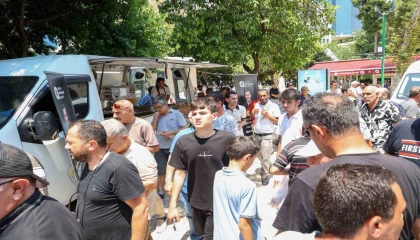 Antalya Büyükşehir Belediyesinden Ferdi Zeyrek için lokma dağıtımı