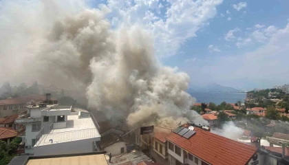 Antalya Kaleiçindeki yangın 2 saatte kontrol altına alındı