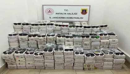 Antalyada 16 bin adet kaçak güneş gözlüğü yakalandı