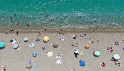 Antalyada bayramın son günü sahiller doldu
