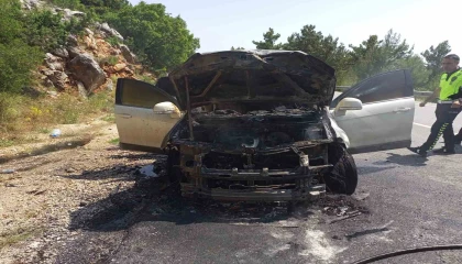 Antalyada seyir halindeki cip alev aldı