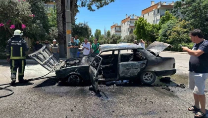 Antalyada seyir halindeyken alev alan Tofaş otomobil kullanılamaz hale geldi
