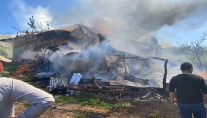 Antalyada yaşlı çiftin evi yandı, iki kurbanlığı telef oldu