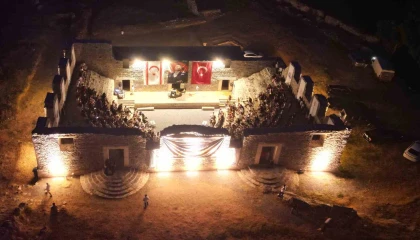 Antik kentteki 2 bin yıllık Odeondan piyano sesleri yükseldi