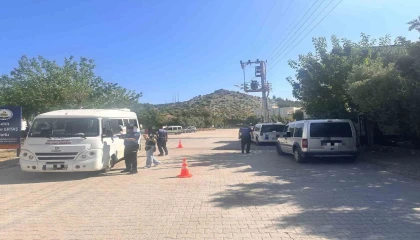 Aranan şahıs ile uyuşturucu tacirleri yakalandı: 5 tutuklama