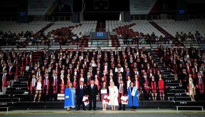 AÜde 289 hekim coşkuyla mezun oldu