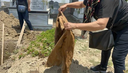 Baba ve kızları yan yana defnedildi