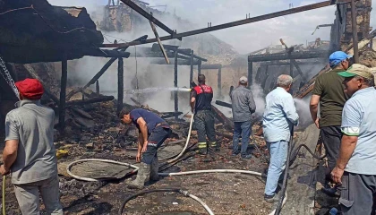 Bahçede yakılan ateş 2 ev ve 1 metruk binayı kül etti