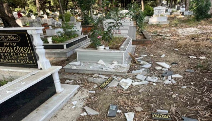 Bayram arifesinde mezarlığa gelen vatandaşlar hayatlarının şokunu yaşadı