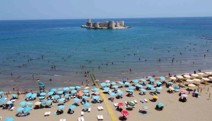 Bayram tatiliyle Kızkalesinde deniz keyfi