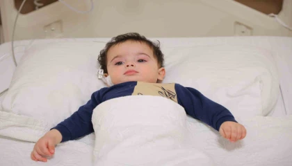 Boğazına havuç kaçan bebek, 10 dakikalık kalp masajıyla hayata döndü