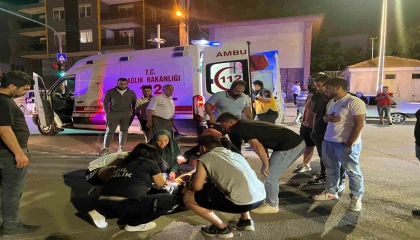 Bucakta kamyonet ile motosiklet çarpıştı: 1 yaralı