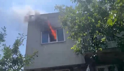 Burdurda iki katlı evde yangın
