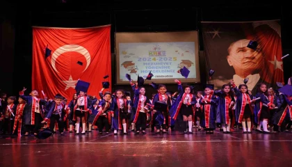 Büyükşehir kreşlerinde 208 öğrenci kep fırlatıp mezun oldu