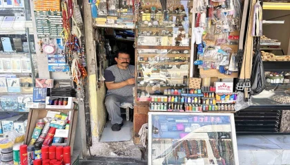 Çakmak doktoru baba, 2 metrekarelik dükkanda 3 evladını okutup meslek sahibi yaptı