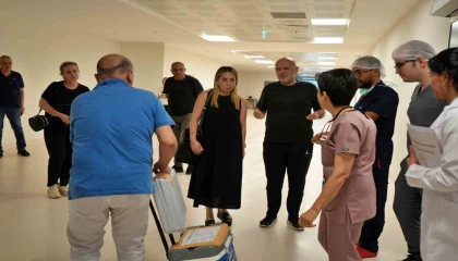 Darp sonucu hayatını kaybeden oğlunun bağışlanan kalbini, dua ederek uğurladı