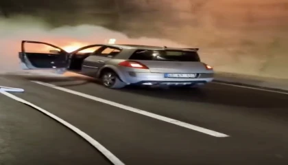 Demirkapı Tünelinde alev alan otomobil kullanılamaz hale geldi