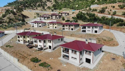 Deprem mağduru nine: Hiç aklıma gelmezdi böyle ev yapacakları