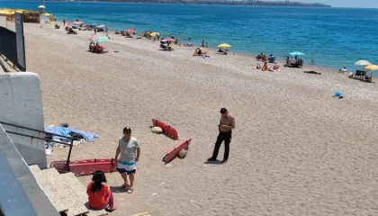 Evsiz adam Konyaaltı Sahilinde ölü bulundu