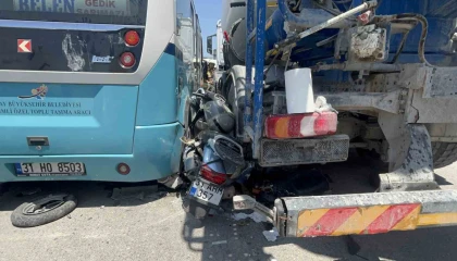 Hatayda minibüs ile beton mikseri arasında kalan motosikletli yaralandı