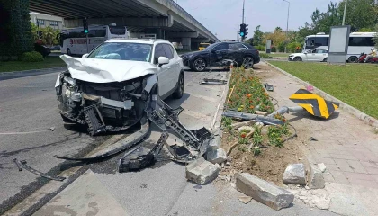 Hurdaya dönen lüks araçlardan burunları bile kanamadan çıktılar