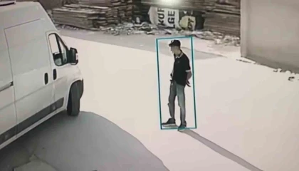 İki araç çalan 17 yaşındaki şüpheli, kovalamacada yakalandı