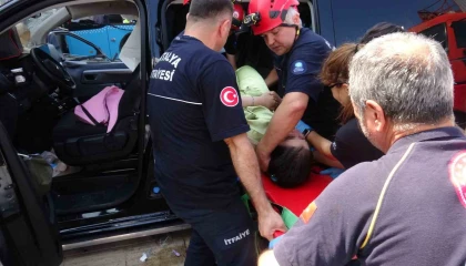 Iraktan tatile gelen aileye kaza şoku: 3 yaralı