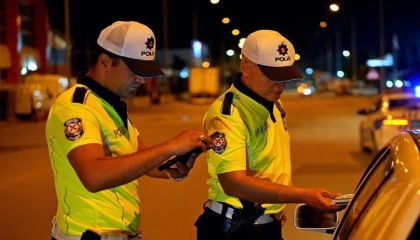 Ispartada gece denetimi: 1 saatte 117 kişi kontrol edildi