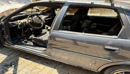 Ispartada park halindeki otomobil alev alev yandı