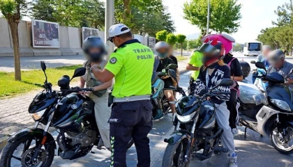 Ispartada trafik uygulamasında 10 araca ceza kesildi