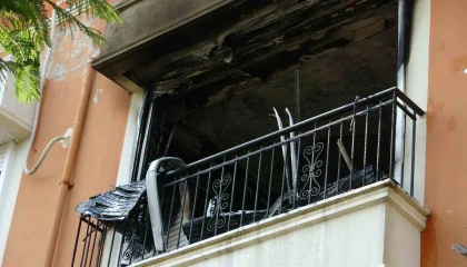 İsviçreden tatil için geldikleri evleri 1 saat sonra küle döndü