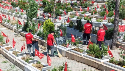 Kahramanmaraşta mezarlıklar bayrama hazır