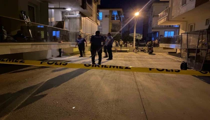 Kapı önündeki kavga cinayetle sonuçlandı: Tartıştığı kadını bıçaklayarak öldürdü