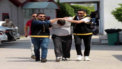 Katil evlat, annesini Al karını evimden git sözü üzerine öldürmüş