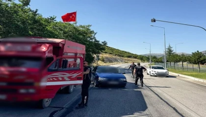 Keçiborluda asayiş ve trafik uygulamasında sentetik ecza ele geçirildi