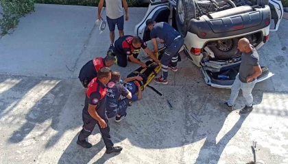 Kontrolden çıkan otomobil dere yatağına uçtu anne ve oğlu yaralandı